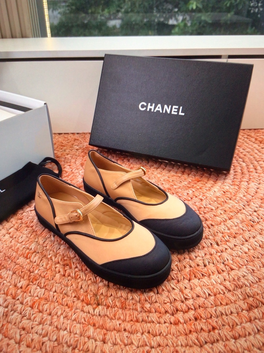 CHANEL Beige and Black Mary Jane Flats with Gold Buckle - Picture 5 of 8